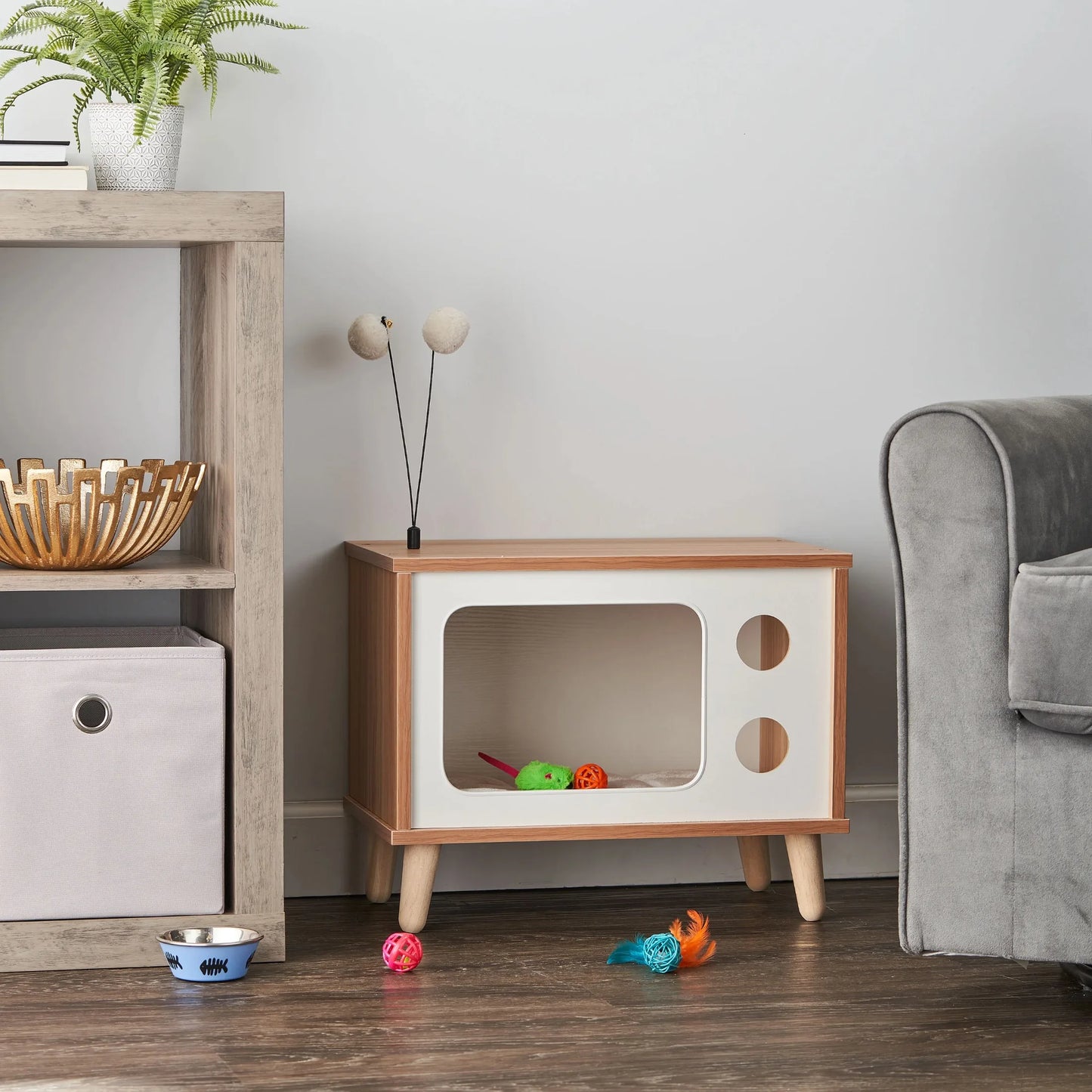 Purr-View Retro TV Cat Condo with Jute Scratching Pad & Washable Mat, Ball Toy Antenna, White & Tan, 20" L x 11.5" W x 16" H